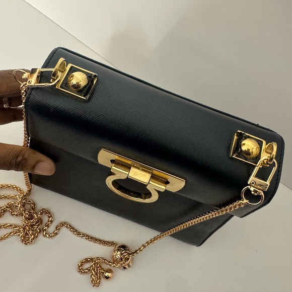 Salvatore Ferragamo Crossbody Bag with Gold Hardware. - Picture 4 of 9
